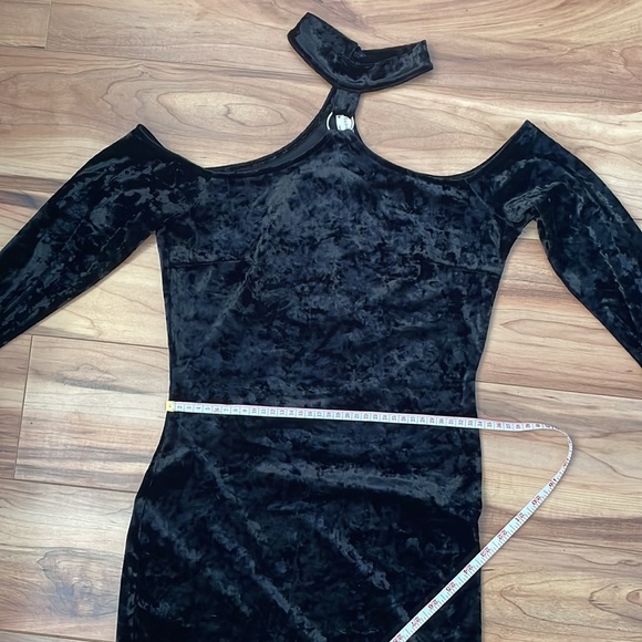 Bear Dance Velvet Off the Shoulder Bodycon Dress w/ built in choker - Picture 7 of 8